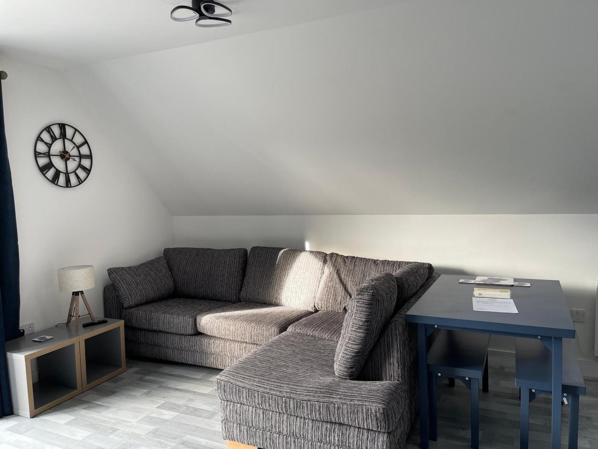 Lochside Loft - Self Catering Apartment For 2 In A Great Location For Inverness Airport And Both Cabot Highlands & Nairn Golf Courses Kültér fotó
